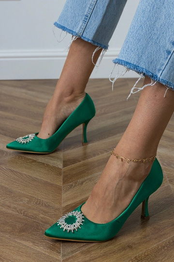 Zaļas zīda sandales ar...