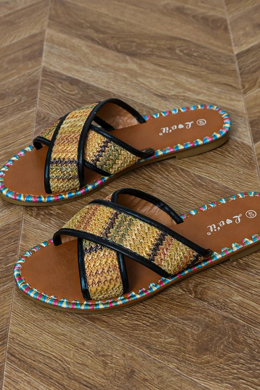 Melnas plaknes čības ar krāsainu...