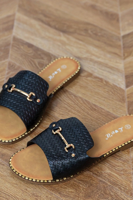 Melnas plaknes čības ar platu...