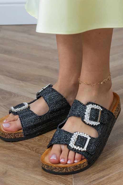 Melni šlepetes uz korķa pamatnes ar...