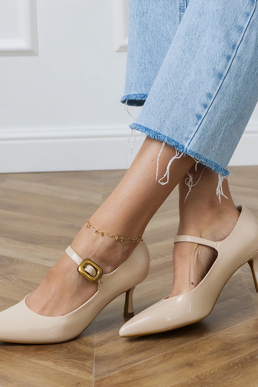 Smilšu krāsas klasiskie basītes ar... Smilšu krāsas klasiskie basītes ar...