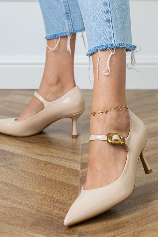 Smilšu krāsas klasiskie basītes ar... Smilšu krāsas klasiskie basītes ar...