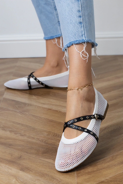 Baltas tīkla balerīnas ar dekoratīvu... Baltas tīkla balerīnas ar dekoratīvu...