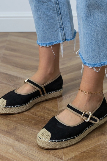 Melnās espadrilles ar dekoratīvu sprādzi Pilata