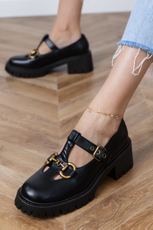 Melnās puszābaki uz bieza zole ar...