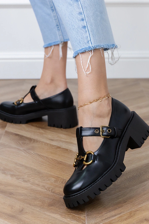 Melnās puszābaki uz bieza zole ar...