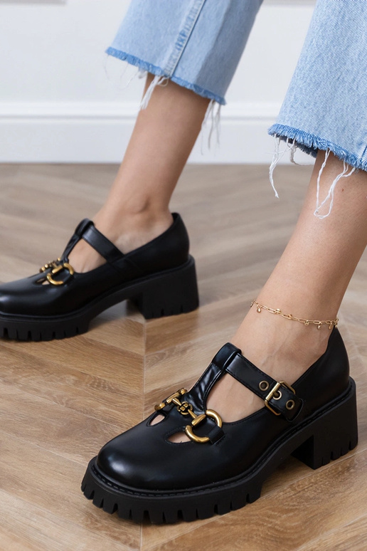 Melnās puszābaki uz bieza zole ar...