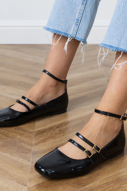 Melnās lakotas balerīnas ar sprādzēm... Melnās lakotas balerīnas ar sprādzēm...