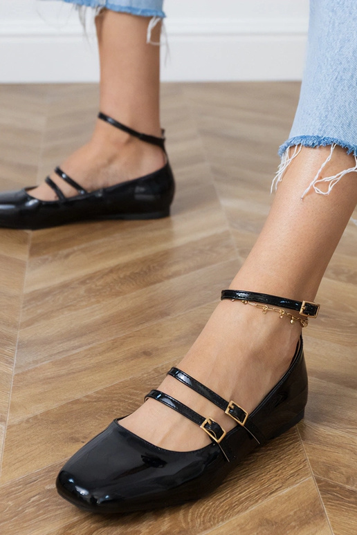 Melnās lakotas balerīnas ar sprādzēm... Melnās lakotas balerīnas ar sprādzēm...