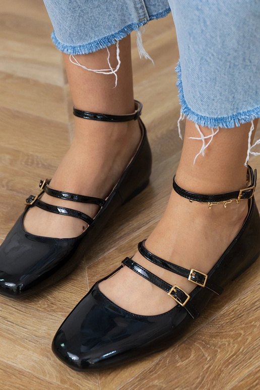 Melnās lakotas balerīnas ar sprādzēm... Melnās lakotas balerīnas ar sprādzēm...