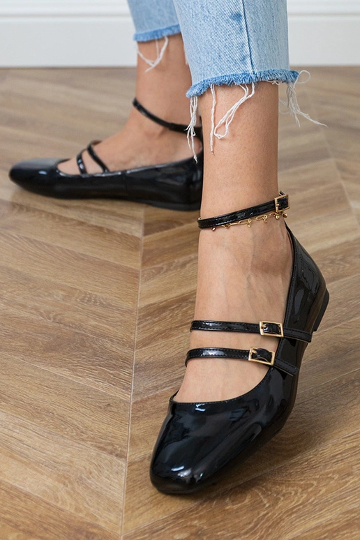 Melnās lakotas balerīnas ar sprādzēm... Melnās lakotas balerīnas ar sprādzēm...