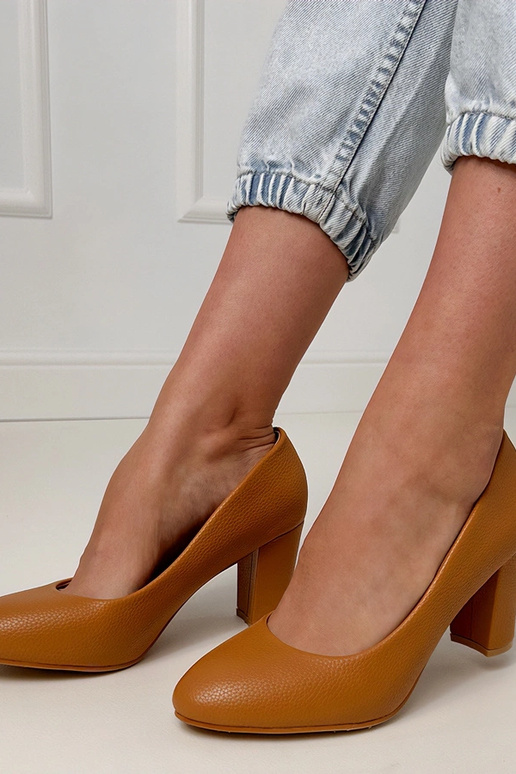 Rudās klasiskās sūkņas uz papēža Elinsi