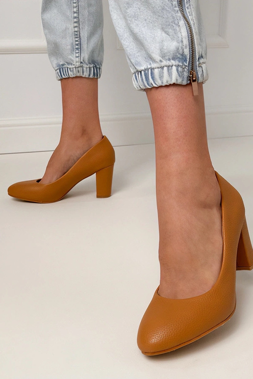 Rudās klasiskās sūkņas uz papēža Elinsi