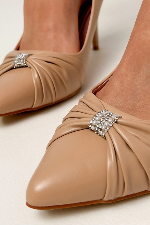 Rudās klasiskās sūkņas uz adatas...