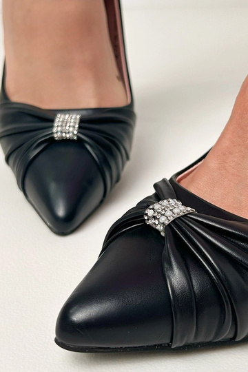 Melnās klasiskās sūkņas uz...