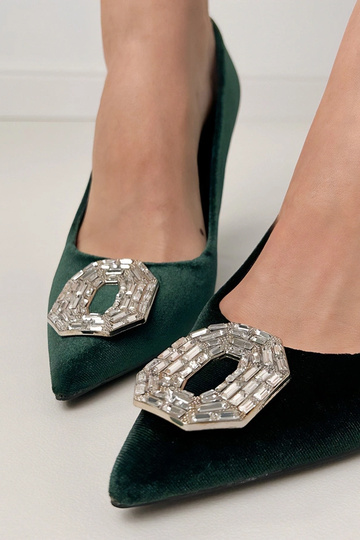 Zilas sandales uz adatas...