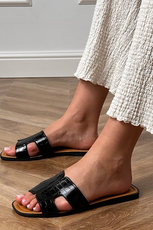 Melnas čības uz plakanā zole ar...