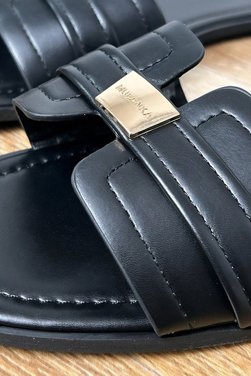 Melnas sieviešu čības ar...