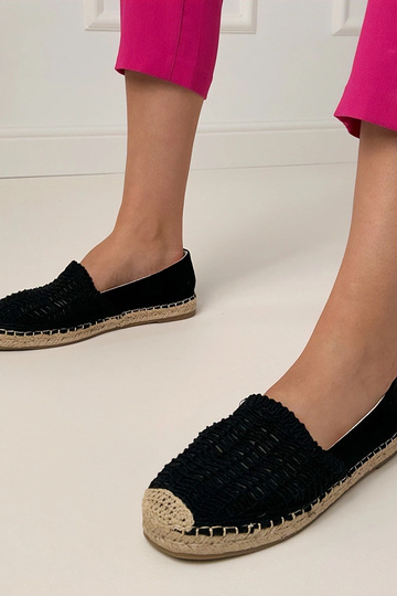 Melnas caurspīdīgas espadrilles uz platformas Plevis