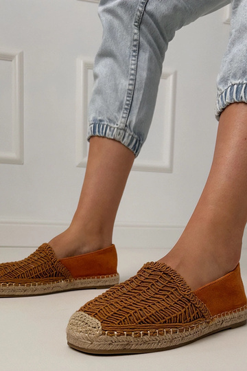 Brūnas caurspīdīgas espadrilles uz platformas Plevis