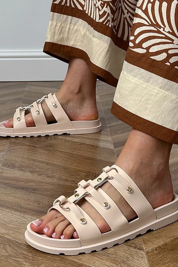 Smilšu krāsas romiešu čības...