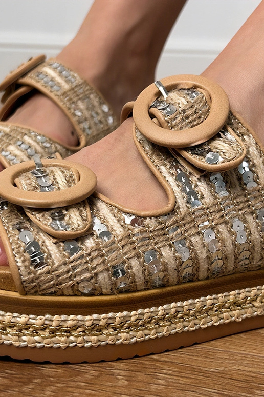 Smilšu krāsas austas čības ar...