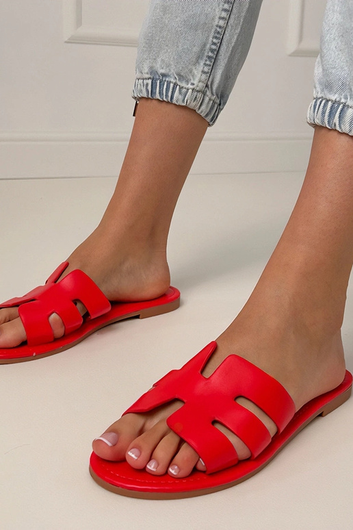 Sarkanas čības ar izgriezumiem Ragos