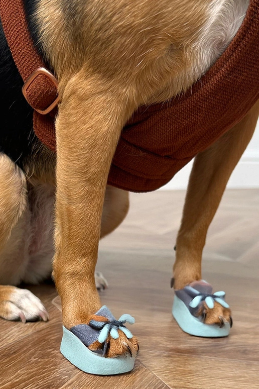 Rozā čības ar sprādzēm uz korķa zoles...