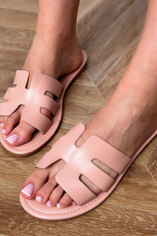 Rozā čības ar izgriezumiem Ragos