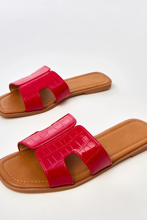 Sarkanas čības uz plakana zole ar...