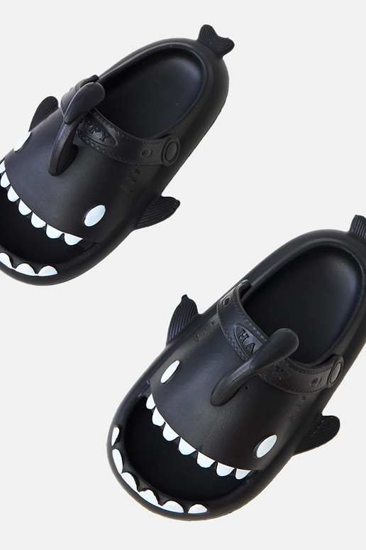 Melnas bērnu čības ar haizivju...