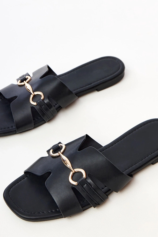 Melnas čības ar zeltītu dekoru Elamisa