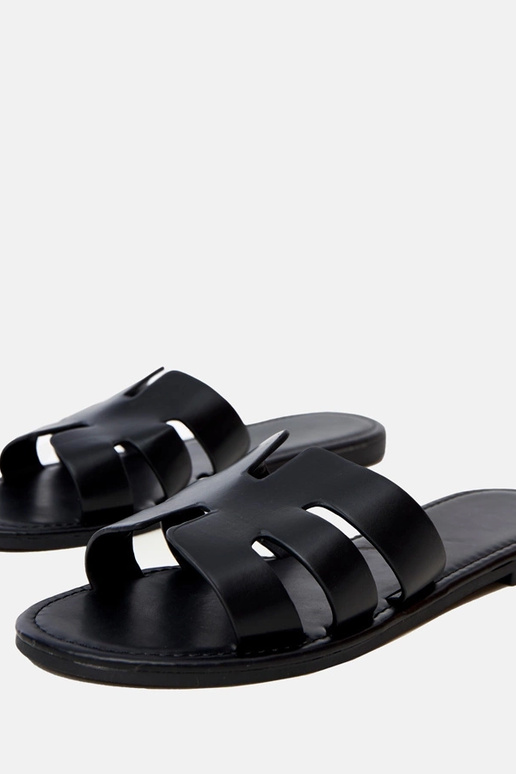 Melnas čības ar izgriezumiem Ragos