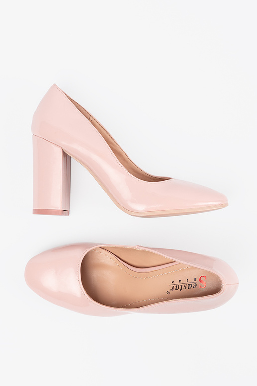 Rozā krāsas lakoti augstpapēžu kurpes