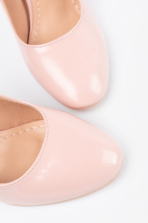 Rozā krāsas lakoti augstpapēžu kurpes