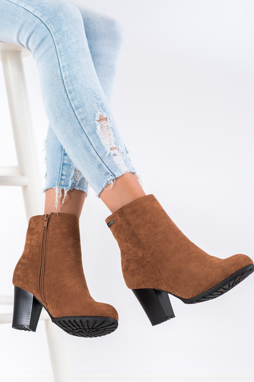 Brūni aulinukai ar papēžiem