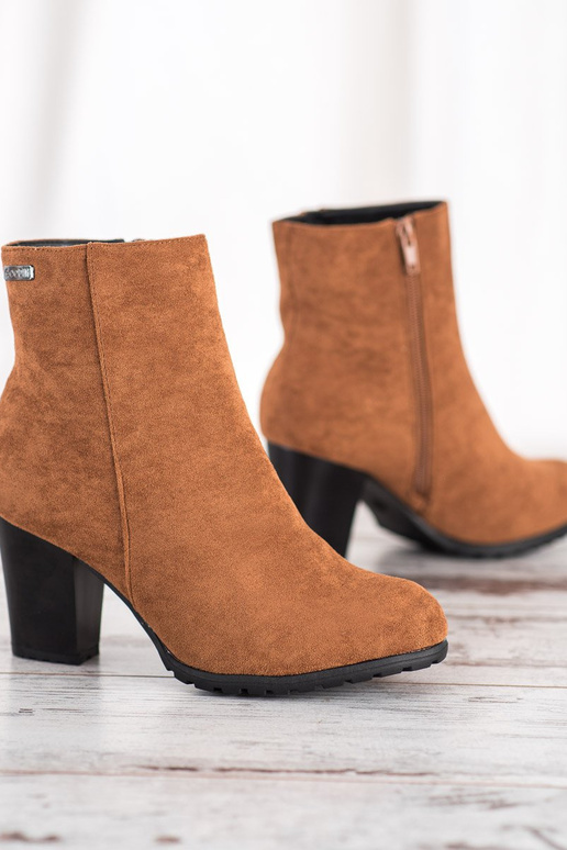 Brūni aulinukai ar papēžiem