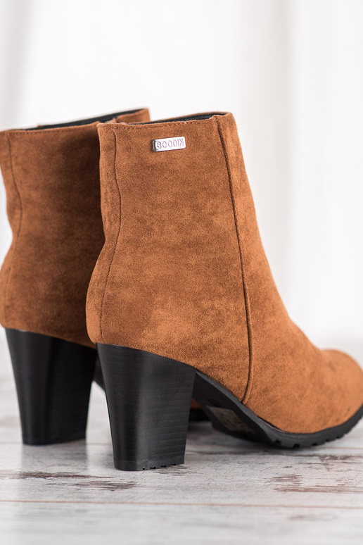 Brūni aulinukai ar papēžiem