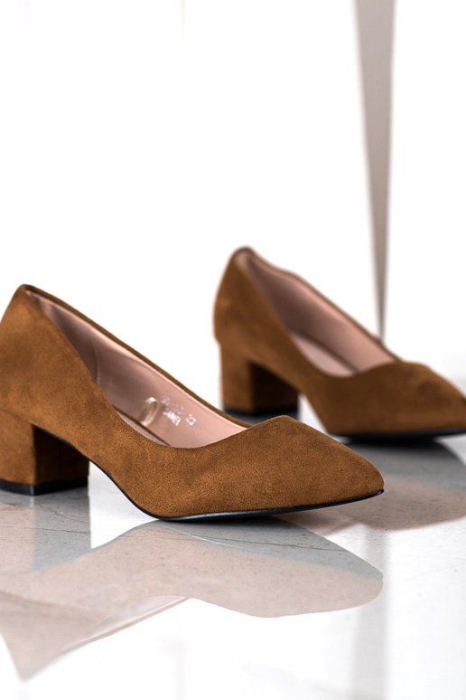 Brūnās čības ar smailu purngalu