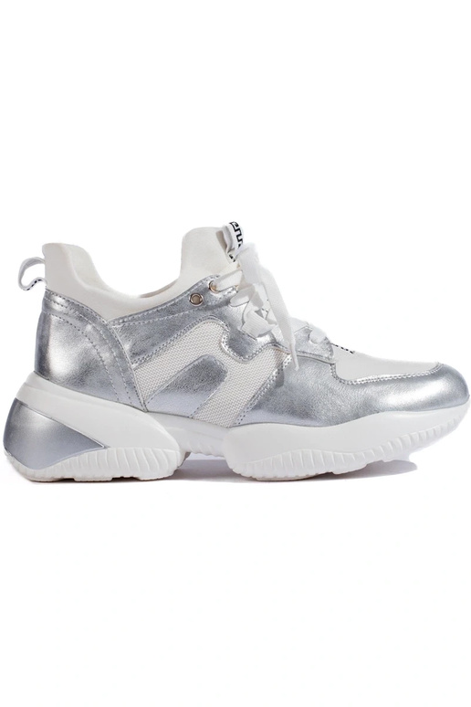 Sudraba krāsas Apavi kedu modelī... Sudraba krāsas Apavi kedu modelī...