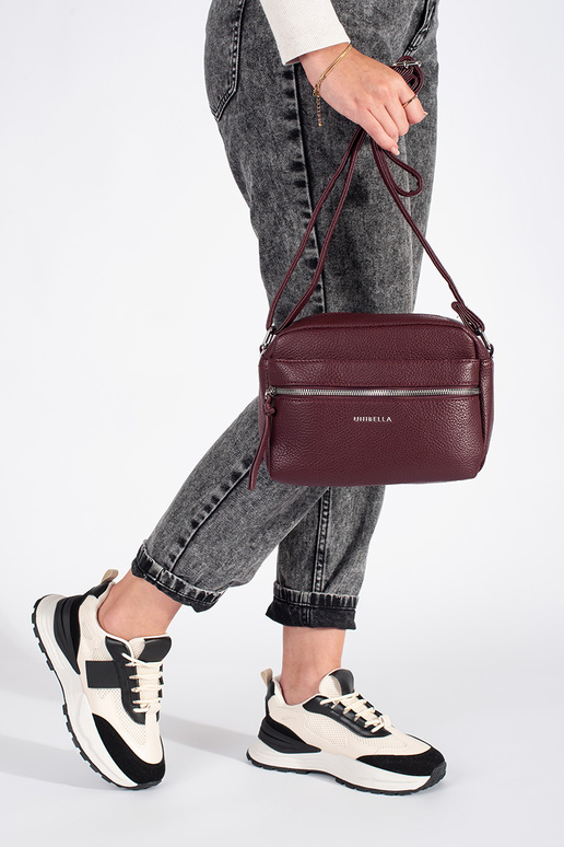 Melni un smilškrāsas sieviešu apavi Melni un smilškrāsas sieviešu apavi