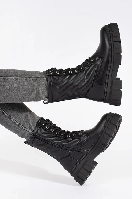 Augstpapēžu zābaki ar rakstainu zīmējumu