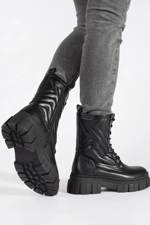 Augstpapēžu zābaki ar rakstainu zīmējumu