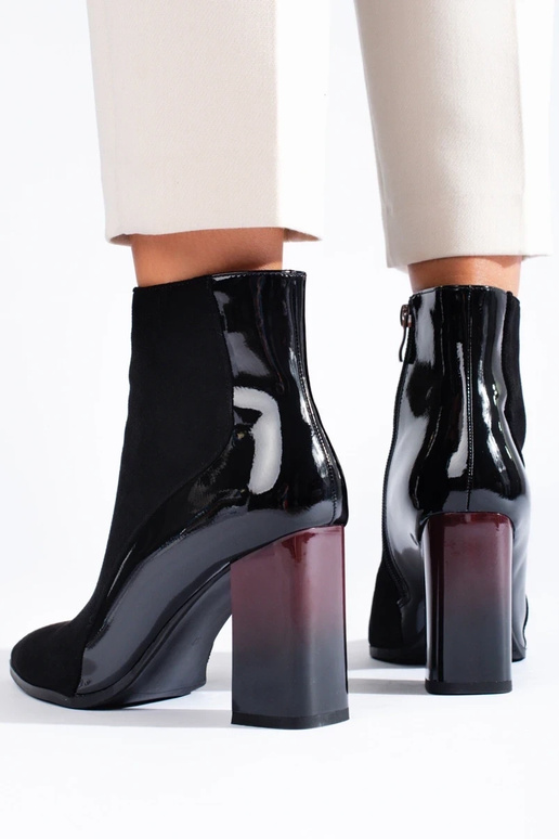 Zamša zābaki ar papēžiem melnā krāsā