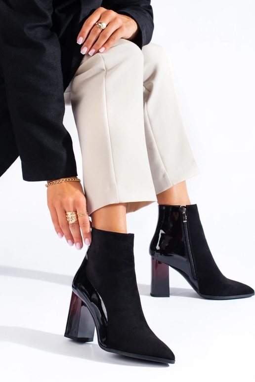 Zamša zābaki ar papēžiem melnā krāsā