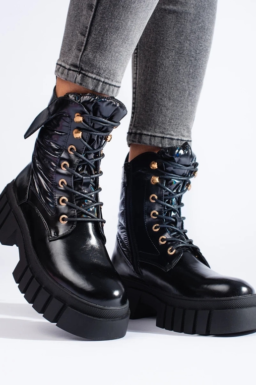 Sieviešu zābaki uz biezas zoles... Sieviešu zābaki uz biezas zoles...