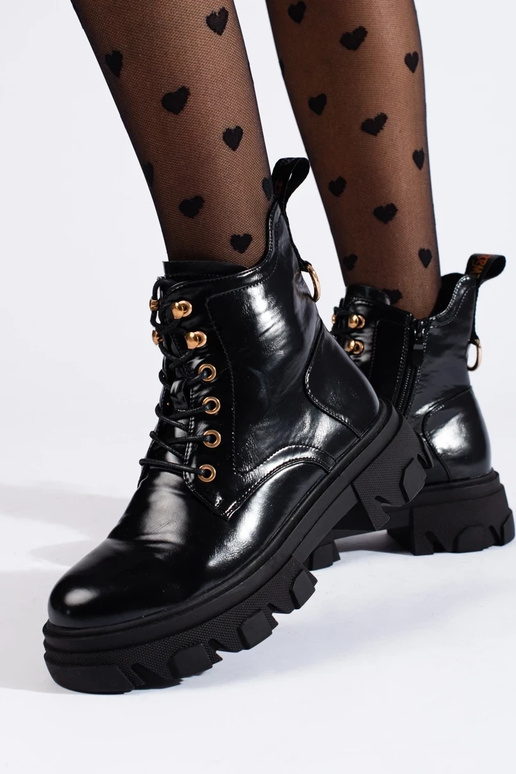 Laque sieviešu zābaki uz biezas zoles