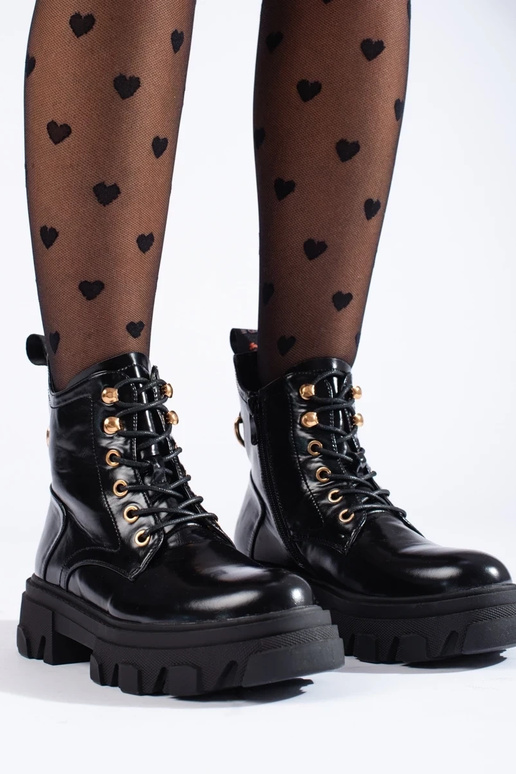 Laque sieviešu zābaki uz biezas zoles