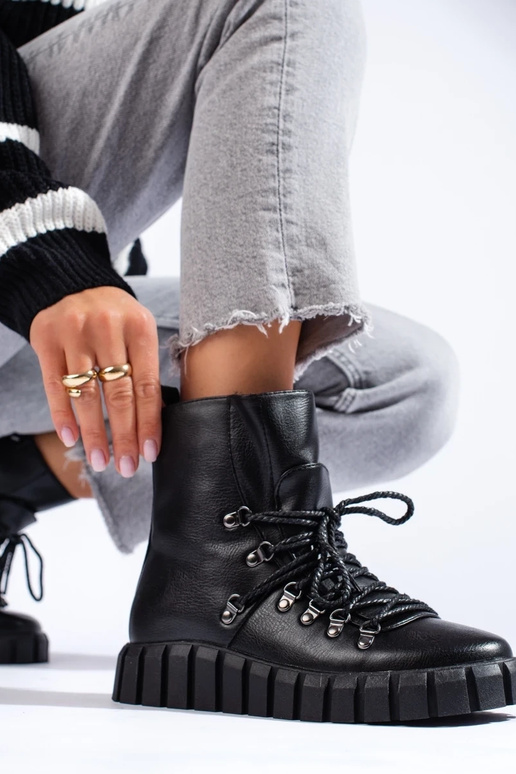 melnas krāsas izolēts sieviešu zābaki...