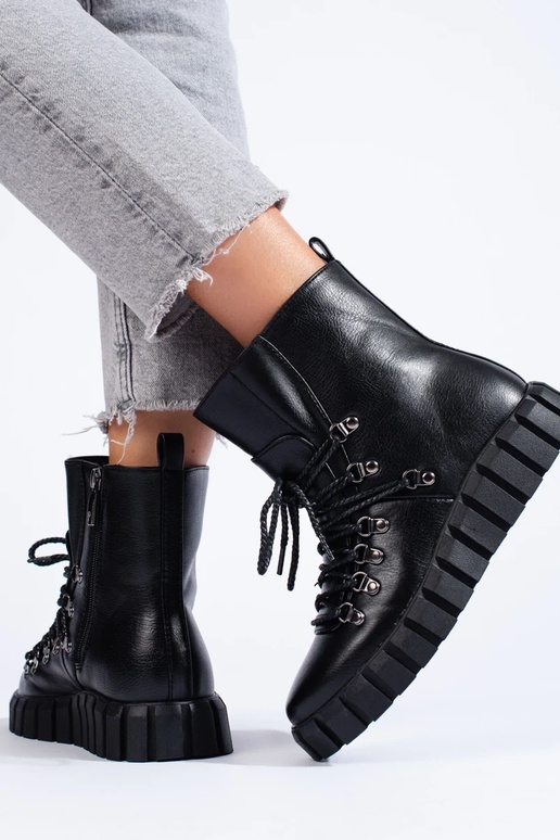 melnas krāsas izolēts sieviešu zābaki...